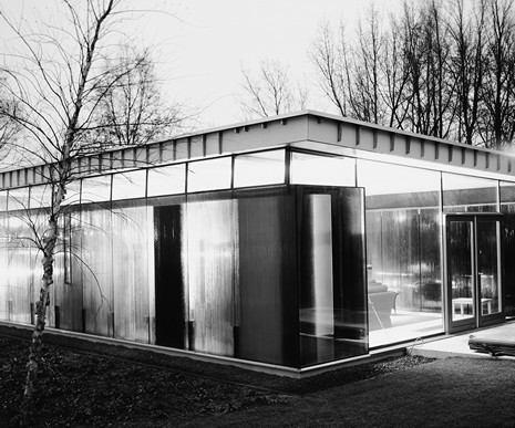 (BDT_05_067) Glass House