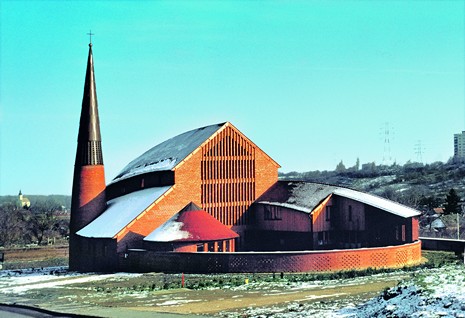 (BDT_08_021) Dunaújváros Church