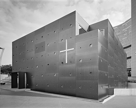 (BDT_08_044) Donau City Church