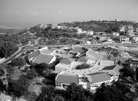 (BDT_13_043) Hachoresh School