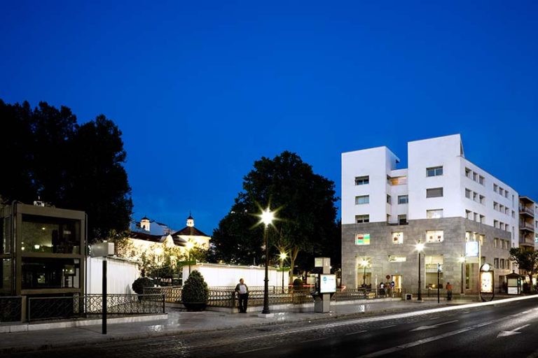 (BDT_15_044) Zaida Residential and Commercial Building