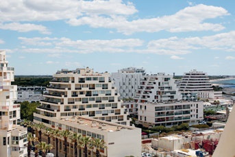 (BDT_26_002) “Sundecks for All” — La Grande Motte