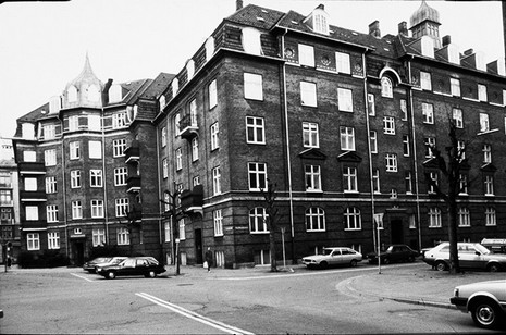 (BDT_27_008) Service House