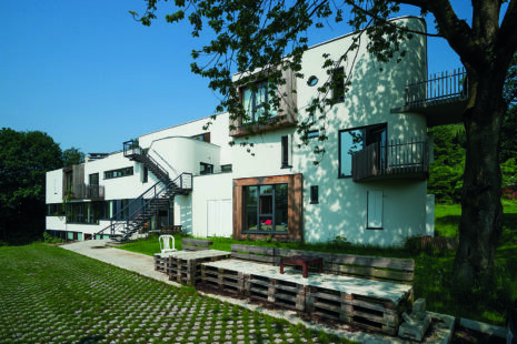 (BDT_28_035) Co-Housing Apartment Building Villa Pilifs