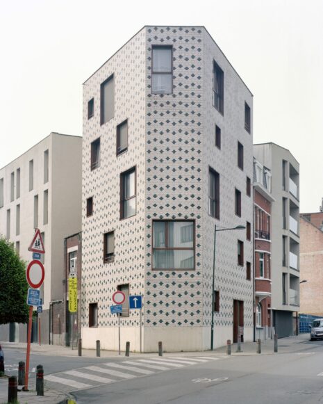 (BDT_28_051) Apartment Building Navez 111