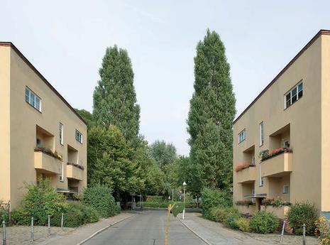 (BDT_32_006) Housing on the Afrikanische Straße
