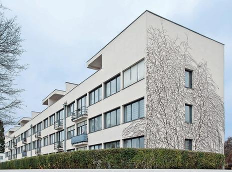 (BDT_32_008) Weissenhofsiedlung Apartment Block