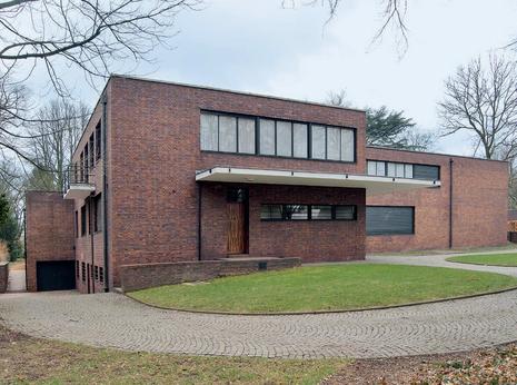 (BDT_32_010) Lange and Esters Houses